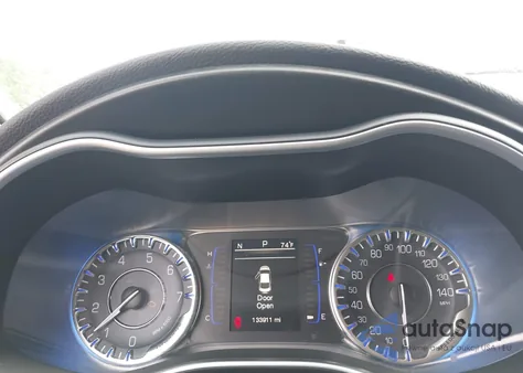 2015 Chrysler 200 Limited из США, поврежденный, VIN 1C3CCCAB4FN555877